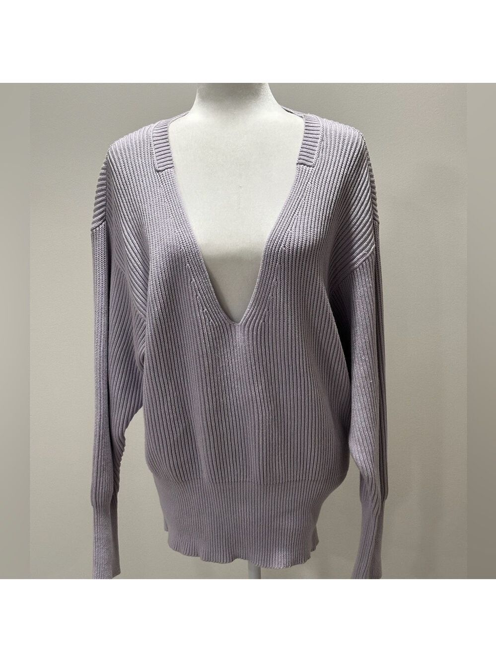 Free People Women’s V-Neck Lavender Sweater Size S/P